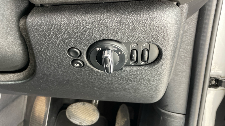 MINI Hatchback 1.5 Cooper Classic Premium 5dr Auto Petrol Hatchback